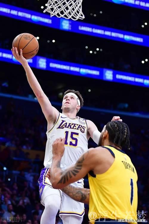 里夫斯顺下抛投命中2+1 湖人领先再度扩大 里夫斯顺下抛投命中2+1 湖人领先再度扩大